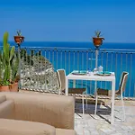 La Dolce A Couette-café Tropea