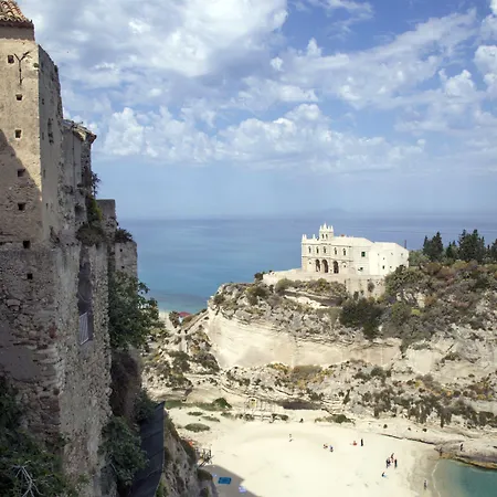 לינה וארוחת בוקר La Dolce A 4*