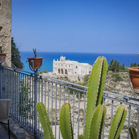 La Dolce A Couette-café Tropea